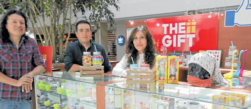 Rubén Corral, Andrés Romero y Gabriela Rosero son los dueños de The Gift, una vitrina para emprendedores. Foto: Vicente Costales /LÍDERES