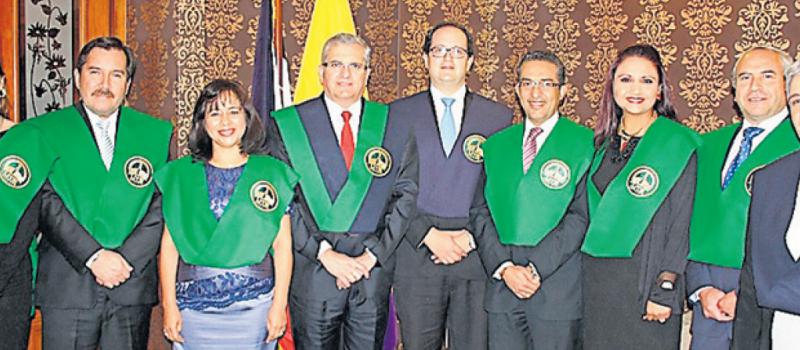 Estudiantes, profesores y personal administrativo fueron reconocidos la semana pasada, en la sede de la universidad, en Quito. Foto: cortesía UTE