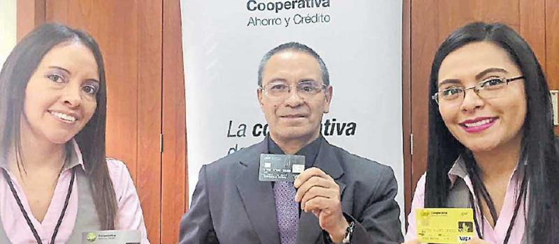 La Cooperativa Juventud Ecuatoriana Progresista emite y opera tarjetas de crédito desde el año pasado. Foto: Giovanni Astudillo / LÍDERES