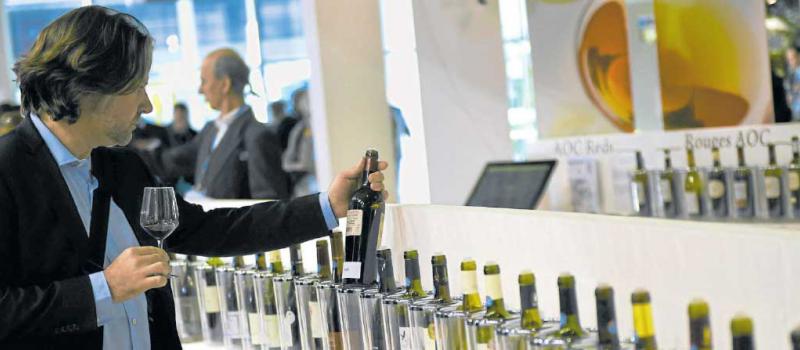La Exposición Internacional de Vinos y Licores Mediterráneos atrae a los amantes de este licor. Este producto tiene un mayor ingreso en el mercado internacional. Foto: AFP
