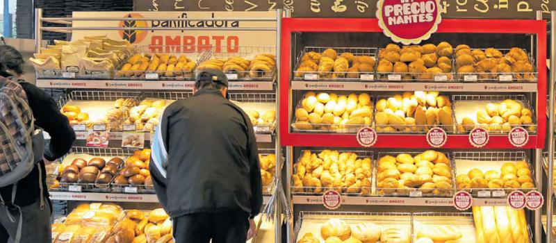 En la Panificadora Ambato se despachan cada día alrededor de 17 000 panes; estos se elaboran en la planta que funciona en la avenida América, en el norte de la ciudad. Foto: LIDERES