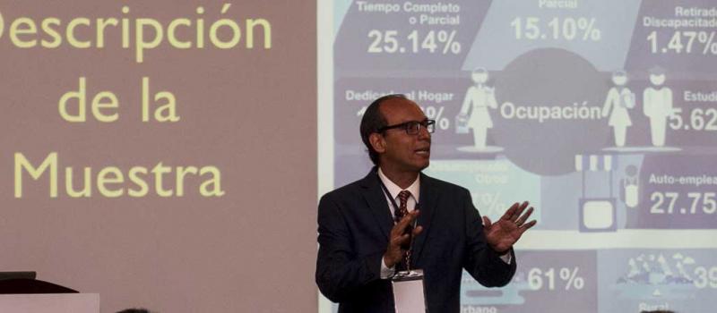 Guido Caicedo, investigador de la ESPAE Graduate School of Management, presentó los resultados del GEM. Foto: Enrique Pesantes / LÍDERES