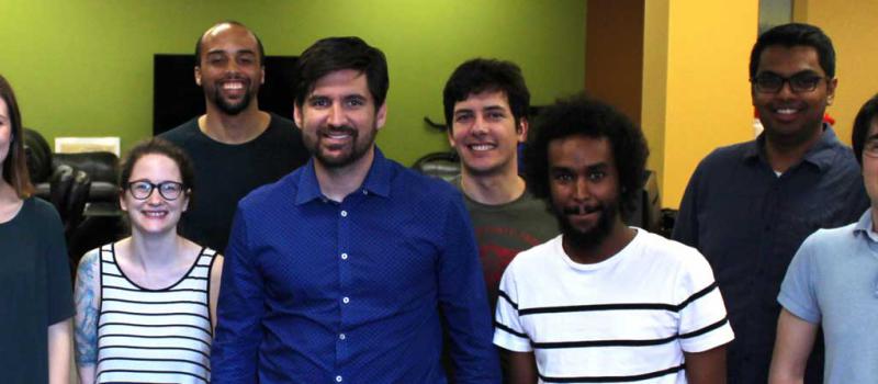 José Gómez Vélez aparece con los miembros de su equipo de trabajo de la ‘start up’. Foto: Cortesía