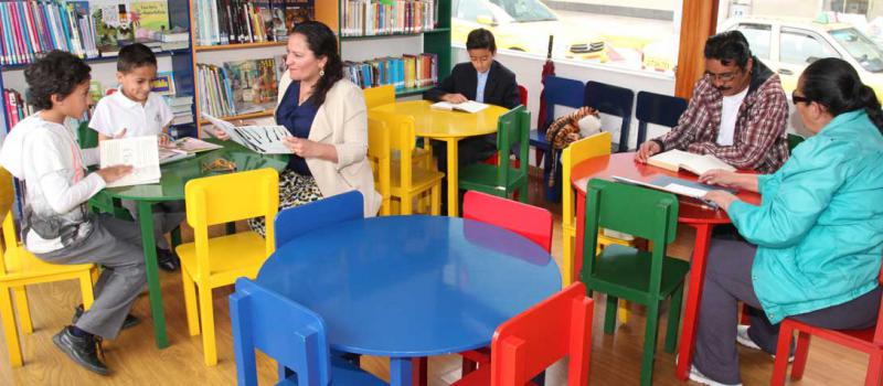 Niños y grandes aprovechan las instalaciones de la BiblioRecreo para sumar conocimientos. El área de lectura tiene 60 m2.