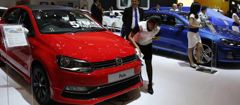 Volkswagen Polo es presentado durante la feria de la Asociación de la Industria del Motor de Indonesia (Gaikindo). Foto: EFE