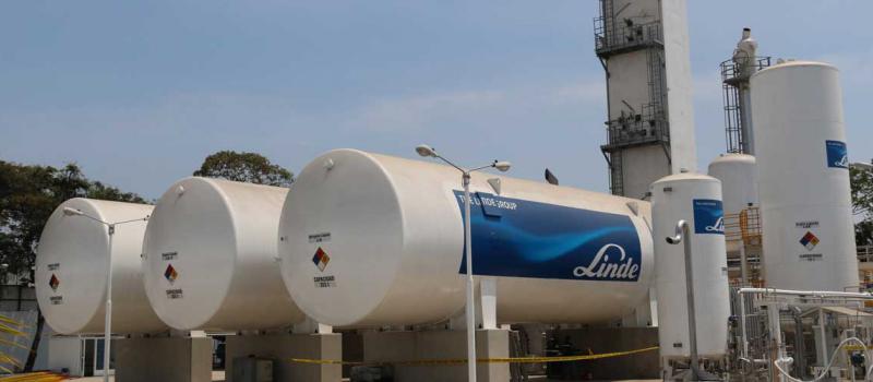 La planta de producción de gases del aire más nueva y moderna con la que cuenta la empresa está ubicada en Guayaquil. La construcción comenzó en 2013. Foto: Cortesía Linde Ecuador