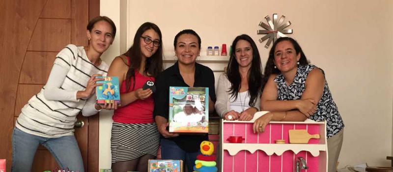 Los juguetes están diseñados para bebés, preescolares y niños. Se ofrecen en ferias y en catálogos digitales. Foto: Mayra  Pacheco / LÍDERES