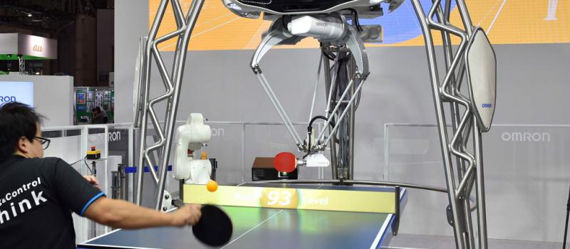 La firma Omron presentó un robot capaz de jugar tenis de mesa. El equipo fue sometido a varias pruebas. Fotos: EFE