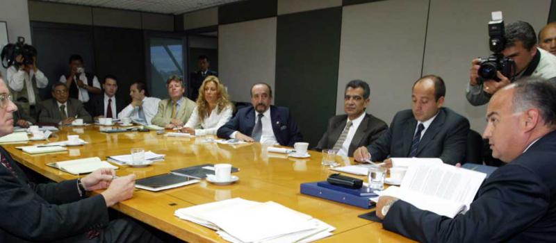 En el 2003 las reuniones con el FMI fueron permanentes, como parte de los compromisos de la Carta de Intención. Foto: Archivo
