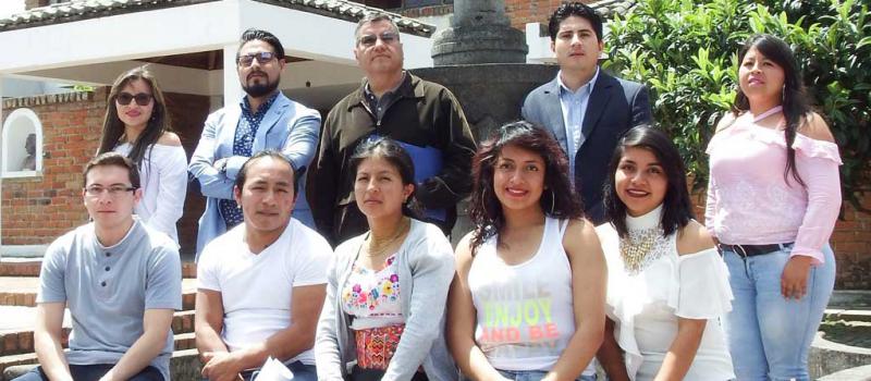 El equipo de estudiantes y docentes que inició el proyecto de diagnóstico de los negocios. Foto: Francisco Espinoza para LÍDERES