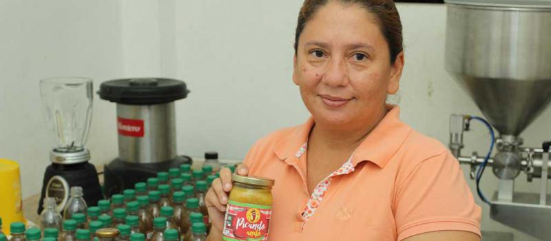 Lorena Castillo es la propietaria de Picando ando, un emprendimiento que rescata las costumbres manabitas. Foto: Juan Carlos Pérez para LÍDERES