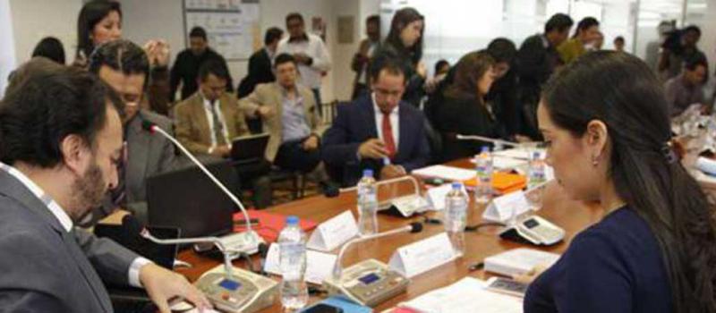 El proyecto de Ley para Impulsar la Reactivación Económica del Ecuador se analiza en la Comisión de Régimen Económico de la Asamblea. Foto: Galo Paguay/ LÍDERES