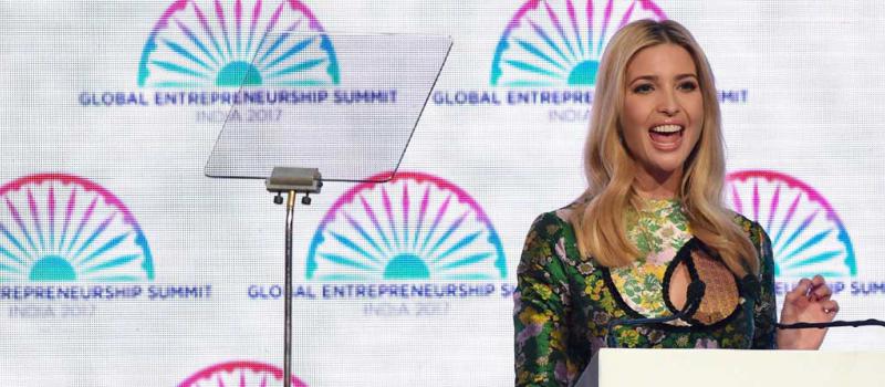 La hija y asesora del presidente estadounidense, Donald Trump, Ivanka Trump, ofrece un discurso durante la ceremonia de inauguración de la Cumbre Global de Emprendimiento (GES). Foto: EFE