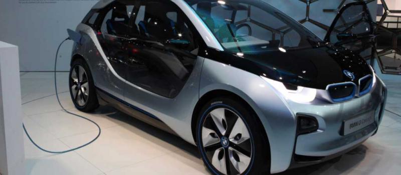 El auto electrónico BMW i3 se podrá cargar en puntos  específicos. Foto: Internet