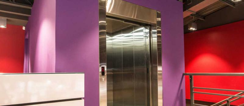 El primer ascensor electrohidráulico está instalado en una tienda departamental, ubicada en El Bosque. Cortesía Metaltronic