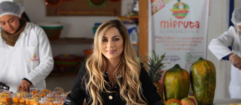 Jenny Díaz es la  fundadora de Mi Fruta, el emprendimiento que empezó ofreciendo fruta picada. Foto: Julio Estrella / LÍDERES