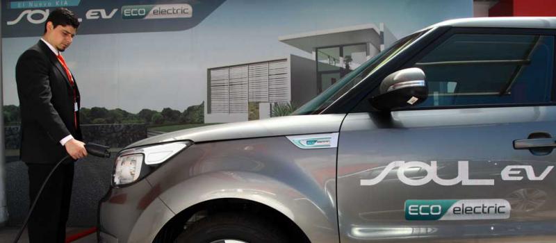 La firma surcoreana Kia es una de las pioneras en el mercado de vehículos eléctricos. La empresa comercializa en el Ecuador el modelo Soul; el año pasado vendió 82 unidades. Foto: Julio Estrella / LÍDERES