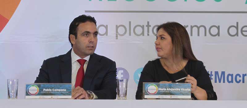 El ministro Campana (izq) junto a la vicepresidenta María Alejandra Vicuña en la Macrorrueda. Foto: Mario Faustos / EL COMERCIO