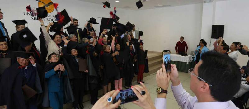 Los participantes del programa tuvieron una ceremonia de graduación bastante emotiva ,en uno de los salones de la Universidad Andina. Foto: Vicente Costales / LÍDERES