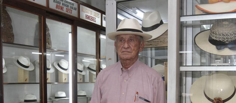 Joubert Barberán es el gerente del establecimiento, que perteneció a su padre y su abuelo en el siglo pasado. Foto: Mario Faustos / LÍDERES