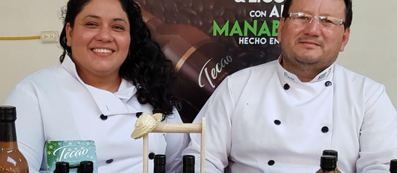 Evelia Chávez y Carlos Vera  elaboran rompope y licor de cacao y café, artesanalmente y con productos orgánicos.