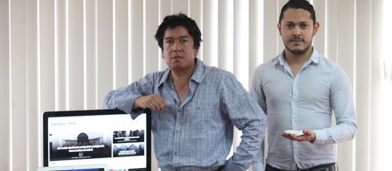 Juan Tibanlombo, de Dialoguemos, y Andrés Miranda, de GoUIO, en las oficinas de Red Digital. Foto: Julio Estrella / LÍDERES