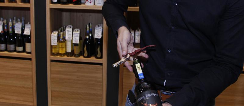 La cultura del vino crece con acuerdos comerciales y espacios enfocados en la cata y el maridaje.