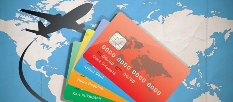 Las entidades financieras solicitan al cliente que va a usar sus tarjetas de crédito que indique qué país visitará, las fechas de salida y retorno, etc. Esta medida garantiza seguridad para el consumidor que se desplaza por negocios o turismo.