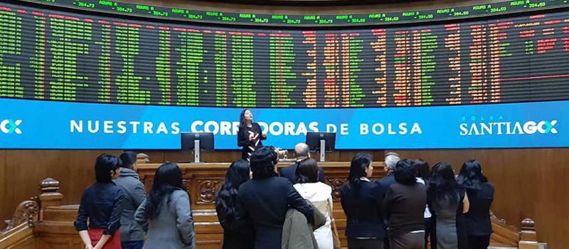 El Gobierno de Chile emitió el primer bono verde soberano de Latinoamérica. Fue una colocación a una tasa de 3,5%. Más de 300 inversores estuvieron interesados. Foto: cortesía Bolsa de Santiago