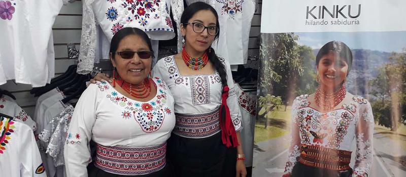 Manuela Pilco y Kaya Janeta son propietarias del emprendimiento Kinku, ubicado en el centro de Quito. Foto: LÍDERES