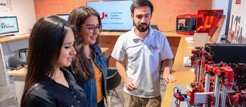 El Fab Lab es un espacio que promueve la creatividad e innovación mediante el uso de maquinaria digital. Foto: cortesía Universidad Católica de Cuenca