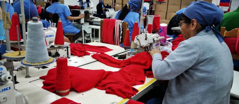 Uno de los sectores en que la mayoría de sus empresas se acogió a la suspensión laboral es el textil. Las firmas que están activas elaboran tapabocas y otros productos de seguridad