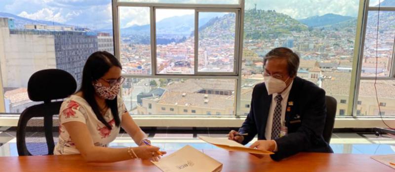 Un convenio para capacitar a emprendedoras se firmó entre el Banco Central del Ecuador y Rotary International. Foto: cortesía