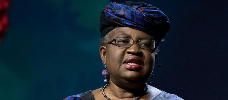 Ngozi Okonjo -Iweala es la primera mujer en dirigir la Organización Mundial de Comercio (OMC). Tiene 30 años de experiencia en desarrollo. Foto: Bret Hartman / TED Talk