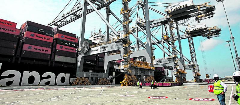 La multinacional DP World opera el puerto de Posorja en Guayas, con una capacidad anual de 750 000 TEU. Foto: Enrique Pesantes / LÍDERES