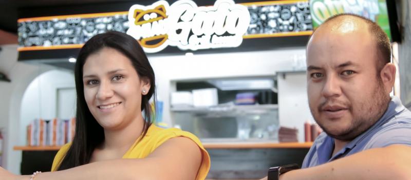 Carolina Fiallo y Daniel Torres son los propietarios de Gato Grill House. En los próximos meses implementarán nuevos platos a la carta que ofrecen. Foto: Patricio Terán / EL COMERCIO