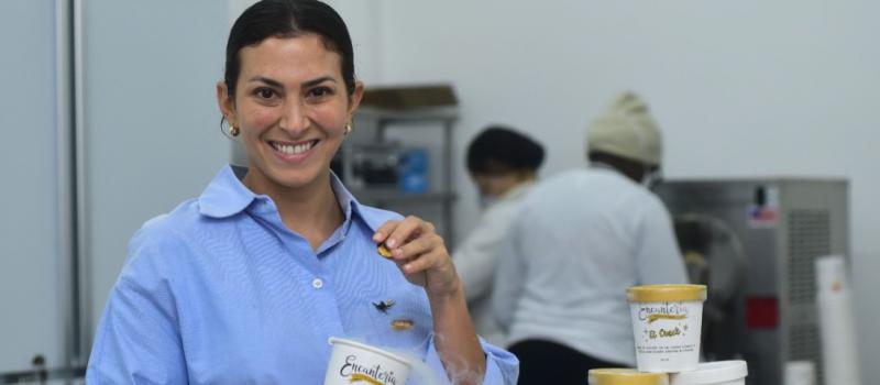 La planta de producción está ubicada en Guayaquil y desde ahí distribuyen a cinco ciudades del país. Los helados mantienen su toque artesanal. Foto: Enrique Pesantes