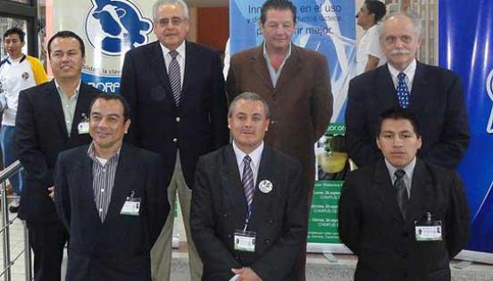 Ernesto Toalombo junto al equipo de jurados en el 32° World Cheese Awards. Foto: cortesía ProyectAlimentos