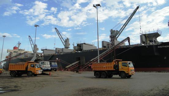 En el puerto de Esmeraldas se espera un aumento de envíos este año. Foto: Marcel Bonilla/ LÍDERES.
