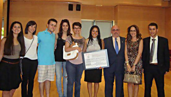 Uzcátegui recibiendo un premio de la Cámara de Comercio de Madrid. Foto: Archivo particular
