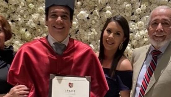 Israel Farías en su graduación de maestría en Ipade Business School, en México.