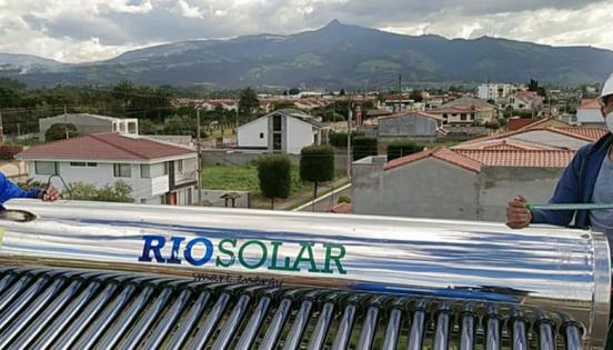 Los sistemas solares para calentamiento de agua son uno de los productos que se vende con la firma Río Solar Smart Energy.