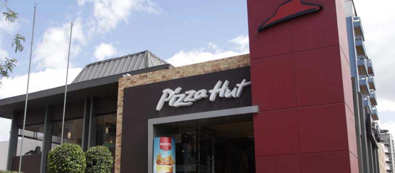 4. Reconocida por su sólida estructura de apoyo para franquicias para respaldar a los propietarios a dirigir con éxito sus tiendas, Pizza Hut se posicionó del cuarto lugar de la lista. Tiene 12 956 franquicias en el mundo y el costo para abrir una está en